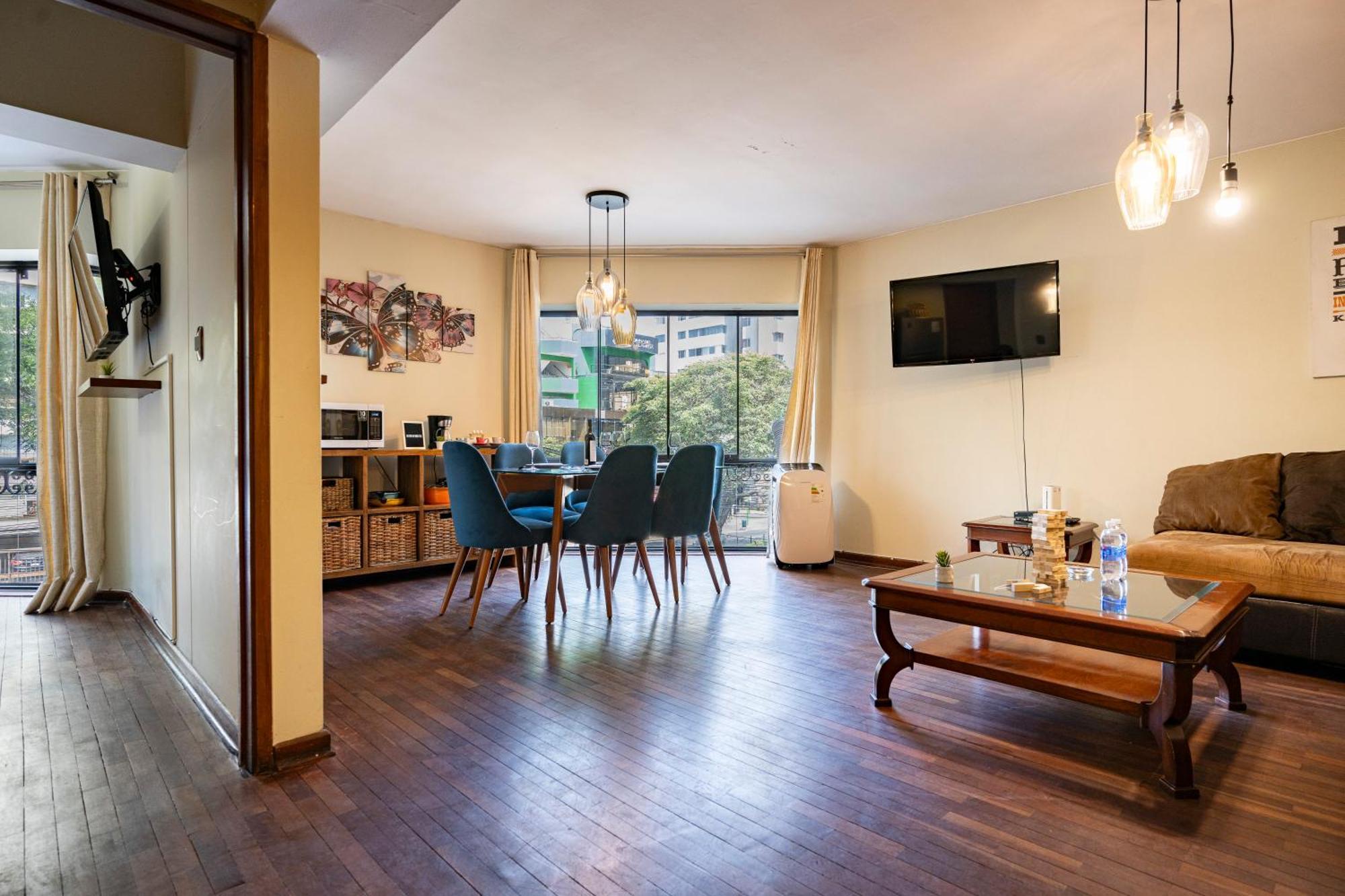 Chateau By Vibrant Apartment Lima